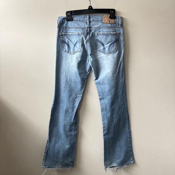 Hollister Low Rise Light Wash Jeans - Picture 6 of 11